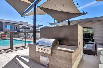 Gas barbecue grills & outdoor fireplace